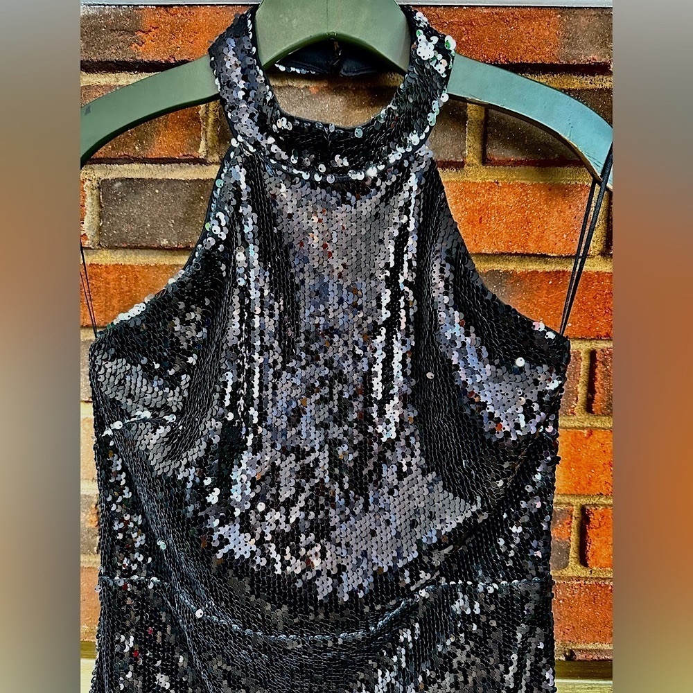 🤩LU LU’S  sequin Body control Backless sparkling mini dress excellent condition